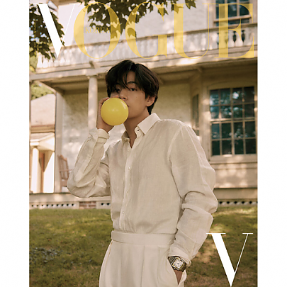 [K-POP] VOGUE 2022.10 F TYPE (Cover : V / Content : V 30p)